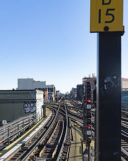 gri, tren raylı görünümü, Demiryolu, tren yolu, taşımacılık, Kent, tren, araç, metro, New York City, brooklyn, başkent, kentsel, bina, kasaba, tren istasyonu, terminal, tek ray, insan, kişi, gökyüzü, raylı ulaşım, açık hava, demiryolu yolu, Izlemek, mimari, yapılı yapı, toplu taşıma, ulaşım modu, dış yapı, insansız, doğa, gün, tren - araç, açık havada, seyahat, işaret, 2K, CC0, kamu malı, telif ücretsiz