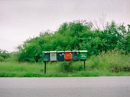 isveç, Öland, boş, yeşil, kırsal bölge, merkezli, film, posta kutusu, PORTRA, kodak, 201 f, 50mm, hasselblad, orman, bitki, taşımacılık, ağaç, doğa, yeşil renk, arazi, insansız, gün, ulaşım modu, yol, çimen, büyüme, alan, gökyüzü, toplu taşıma, açık havada, kara taşıtı, kırmızı, raylı ulaşım, tren, 1080P, CC0, kamu malı, telif ücretsiz