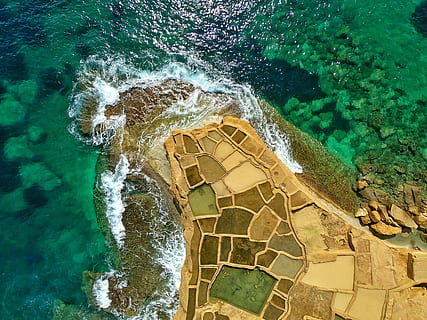 tubuh, air, siang hari, tampilan drone, jelajahi, dari atas, jelajahi lebih lanjut, laut, pantai laut, garis pantai, Malta, garis pantai malta, tambalan, bumi, tambalan duniawi, alam, musim panas, biru, liburan, pantai, di luar rumah, perjalanan, pulau, pemandangan, tampak atas, pariwisata, gelombang, tujuan wisata, pasir, iklim tropis, tempat peristirahatan turis, sinar matahari, cerah, keindahan di alam, berwarna pirus, relaksasi, Arsitektur, idilis, laut Mediterania, hari, eropa, 4K, CC0, domain publik, bebas royalti
