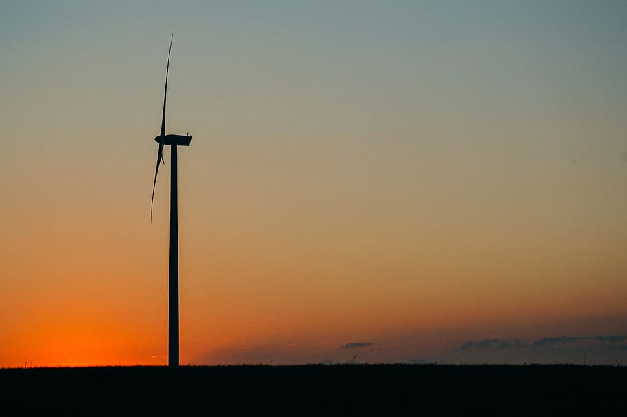 molí de vent, posta de sol, vespre, cel, taronja, paisatge, silueta, color taronja, bellesa a la natura, medi ambient, turbina, aerogenerador, escenics - natura, tecnologia, energia eòlica, energia renovable, generació de combustible i energia, energia alternativa, naturalesa, conservació del medi ambient, tranquil·litat, cap gent, escena tranquil·la, a l'aire lliure, recursos sostenibles, poder a la natura, cel romàntic, 5K