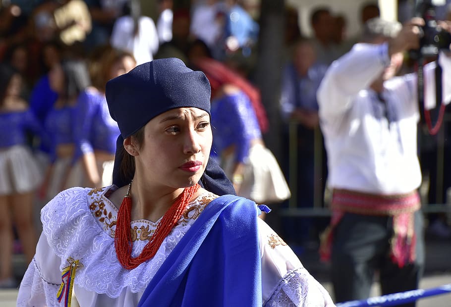 folklore, devoció, flors, pilar, Saragossa, celebració, esdeveniment, roba, roba tradicional, centrar-se en primer pla, persones incidentals, una persona, mirant, tirada al cap, mirant cap a fora, retrat, dones, persones reals, estils de vida, adult jove, dia, activitat d'oci, dona guapa, contemplació, 4K