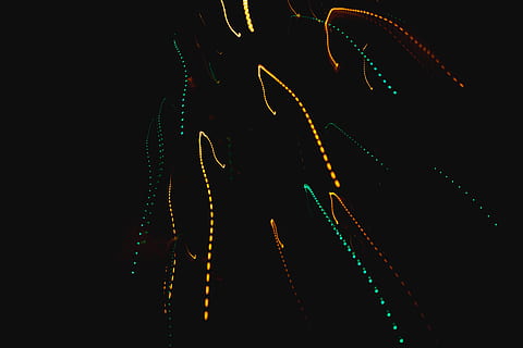 giallo, luci stringa verde acqua, ornamento, modello, frattale, natura, luce, all'aperto, montagna, arte, grafica, città, luci della città, grande città, laser, illuminazione, sabbia, vulcano, eruzione, fiamma, fuoco, girato in studio, sfondo nero, nessuno, illuminato, in casa, tecnologia, avvicinamento, connessione, attrezzatura per l'illuminazione, cavo, copia spazio, rappresentazione, lunghezza intera, raggiante, 5K, CC0, dominio pubblico, privo di copyright
