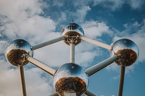 grå, atomar, strukturbygning, dag, himmel, sfære, bygget struktur, natur, arkitektur, bygning udvendig, lav vinkel visning, sky - himmel, metal, høj - høj, udendørs, ingen mennesker, tårn, rejsemål, belysningsudstyr, turisme, rejse, meddelelse, sølvfarvet, global kommunikation, Spir, 5K, CC0, offentligt domæne, royaltyfrie
