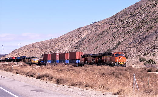 trens, transporte, modo de transporte, céu, montanha, trem, veículo terrestre, natureza, transporte de carga, o negócio, Transporte ferroviário, trem - veículo, dia, trem de carga, ninguém, cena não urbana, terra, scenics - natureza, caminhão, deserto, ao ar livre, 4K, CC0, domínio público, royalty free