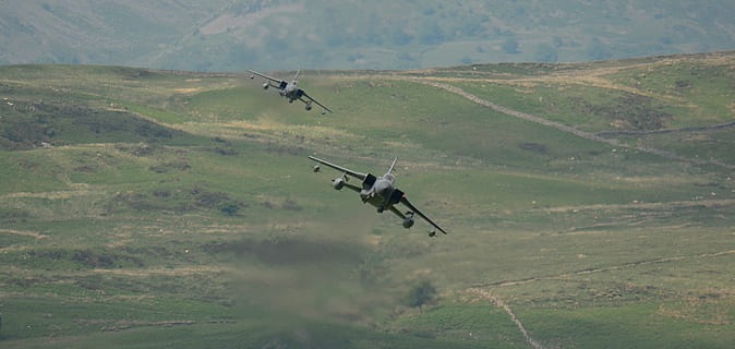 fly, lavt niveau, mach loop, bakker, uddannelse, hastighed, hurtig, pilot, Jet, gr4 tornado, militær, luftfart, fighter, flyvende, luftfartøj, bevægelse, transportform, hær, på farten, transportmidler, natur, Midt i luften, miljø, luftvåben, dag, jord, landskab, bevæbnede styrker, to personer, Mark, helikopter, regering, udendørs, luftfartsindustrien, 4K, CC0, offentligt domæne, royaltyfrie