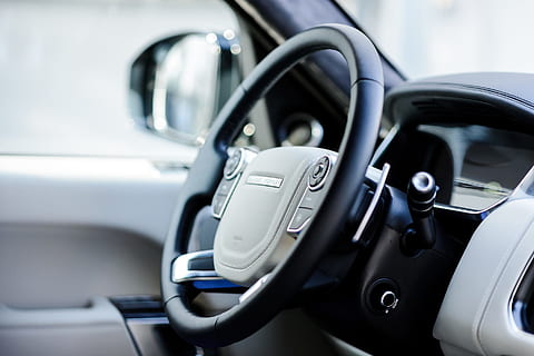 styre, styring, interiør, område, rover, jeep, bil, auto, transportere, svart, rik, skinne, ri, merke, varemerke, transport, transportmiddel, motorkjøretøy, ratt, bil interiør, land kjøretøy, bilinteriør, kontrollpanel, dashbord, reise, moderne, kjøring, nærbilde, fokusere på forgrunnen, frontrute, luksus, kjøretøydel, utendørs, hjul, personbil, 1080P, CC0, offentlig domene, opphavsrett gratis