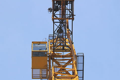 gru, costruzione, cielo, cielo sereno, Inquadratura dal basso, industria, architettura, metallo, struttura costruita, giorno, nessuno, blu, natura, all'aperto, scala, sviluppo, industria di costruzioni, soleggiato, sito di costruzione, Torre, tecnologia, gru - macchine edili, 2K
