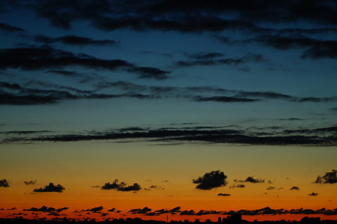 céu multicolorido, nuvens, Sombrio, alvorecer, tarde, natureza, ao ar livre, cênico, céu, por do sol, agua, beleza na natureza, nuvem - céu, scenics - natureza, tranquilidade, cena tranquila, ninguém, idílico, cor laranja, silhueta, céu dramático, meio Ambiente, panorama, cena não urbana, crepúsculo, árvore, 5K, CC0, domínio público, royalty free