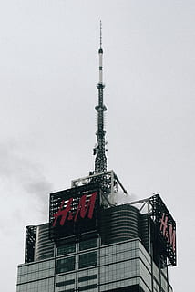 h & m budova, plakátovací tabule, budova, městský, architektura, město, anténa, elektrické zařízení, věž, Spojené státy, New York, vzestup, mrakodrap, kouř, komín, střecha, vysoký, podepsat, mřížka, nebe, stavba, exteriér budovy, sdělení, nízký úhel pohledu, Příroda, nikdo, venku, den, vysoká - vysoká, čisté nebe, kancelářská budova exteriér, destinace, vysoké sekce, globální komunikace, 2K, CC0, veřejná doména, bez autorských práv
