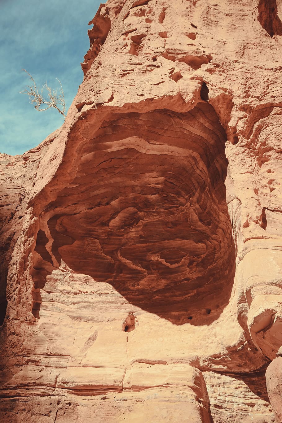 roca marró, naturalesa, a l'aire lliure, muntanya, mesa, pintura, art, arqueologia, vall, canyon, penya-segat, habitatge, monestir, edifici, arquitectura, desert, paisatge, altiplà, cova, sòl, formació de roca, rock, geologia, rock - object, sòlid, tranquil·litat, geografia física, destinacions de viatge, viatjar, escenics - natura, escena tranquil·la, bellesa a la natura, escena no urbana, erosionat, dia, turisme, cap gent, medi ambient, terra, clima àrid, clima, gres, formació, 5K