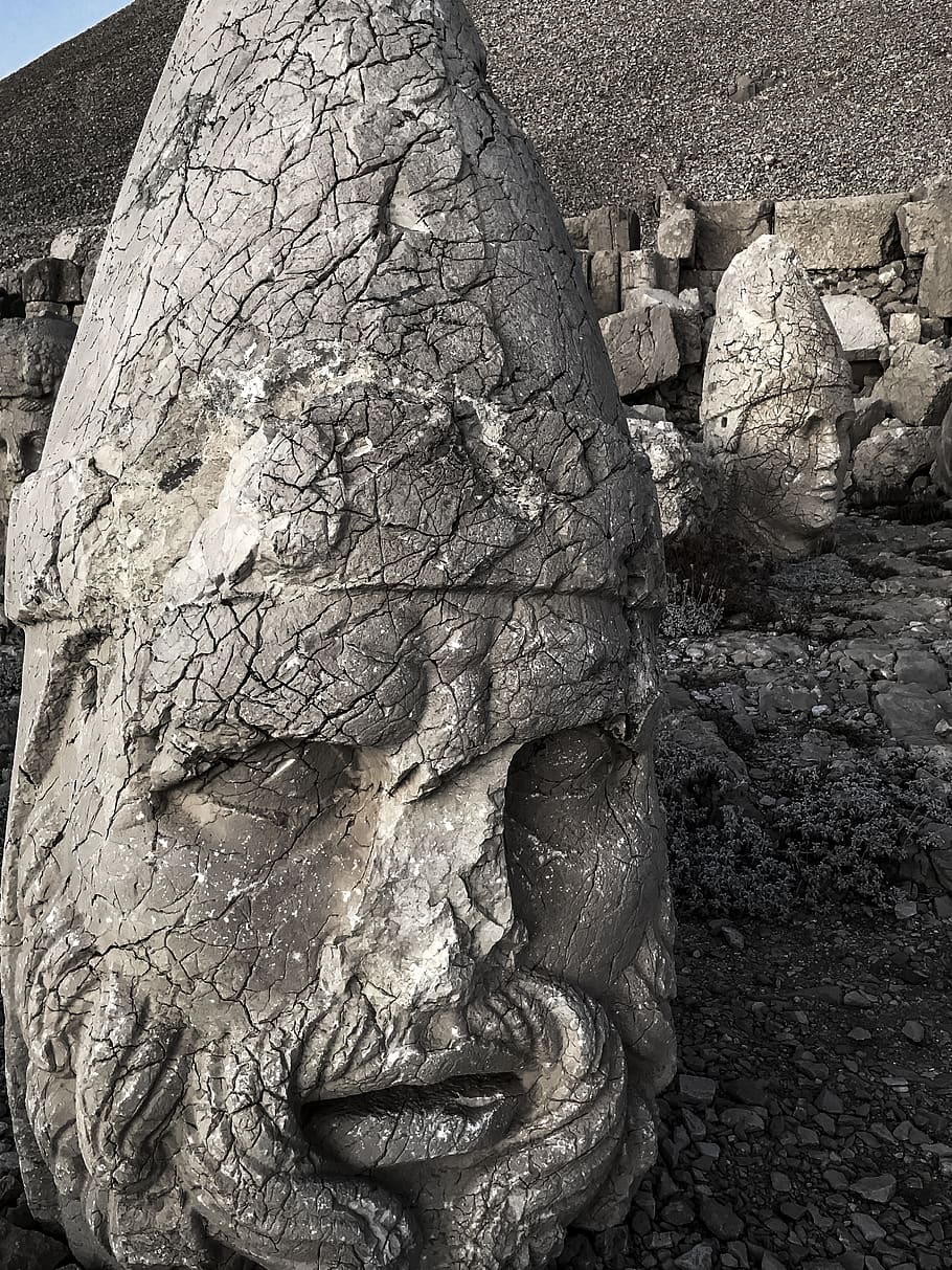 estàtua de formigó, escultura, cap gent, representació humana, creativitat, art i artesania, representació, dia, primer pla, artesania, estàtua, sòlid, arquitectura, història, naturalesa, rock, a l'aire lliure, el passat, estructura construïda, semblança masculina, talla - producte artesanal, paret de pedra, talla, 4K