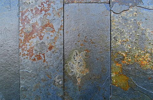 Rost, Schiefer, Beton, Textur, Teppich, Gehweg, Pfad, stehlen, Rock, Steinplatte, Fleck, Wand, Pflanze, Algen, Pflaster, Bürgersteig, Backstein, Holz, Teer, ablassen, Vollbild, verwittert, Hintergründe, texturiert, gebaute Struktur, keine Leute, Wandbau - Funktion, alt, Muster, Rau, die Architektur, Nahansicht, Tag, Metall, Verschlechterung, heruntergewirtschaftet, rostig, Ablehnen, beschädigt, draußen, 2K, CC0, gemeinfrei, lizenzfrei