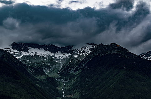 superior, vista, muntanyes, gris, ennuvolat, cel, altitud, núvols, fred, la llum del dia, gelades, congelat, alt, gel, gelada, paisatge, cim de muntanya, naturalesa, neu, cim, aigua, núvol - cel, muntanya, bellesa a la natura, escenics - natura, Serra, hivern, medi ambient, escena no urbana, temperatura de fred, escena tranquil·la, cap gent, muntanya nevada, tranquil·litat, a l'aire lliure, dia, formació, poder a la natura, 4K, CC0, domini públic, lliure de regalies