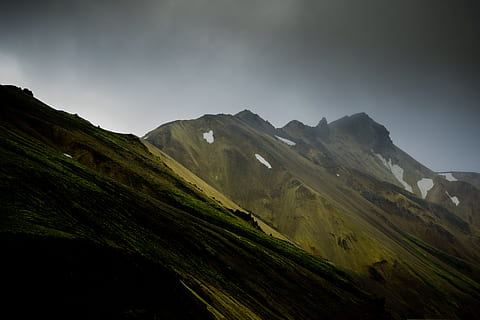 verde, munţi, cețos, timpul zilei, fotografie peisaj, Munte, nor, iarbă, camp, aburi, furtună, întuneric, ușoară, iarnă, rece, aventură, wanderlust, natură, animale sălbatice, stâncă, Joshua fuller, deal, alpin, peisaj, scenics, în aer liber, vară, varf de munte, cer, luncă, Islanda, Europa, drumeții, vale, Culoarea verde, nor - cer, frumusețe în natură, călătorie, de munte, obiect de rocă, turism, nici o persoana, 5K, CC0, domeniu public, fără drepturi de autor