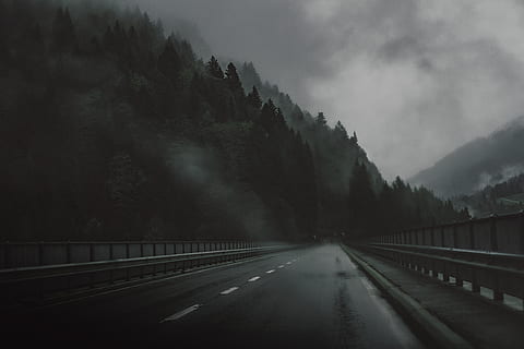 jalan, penjaga rel, angkutan, gunung, langit, arah, alam, jalan lurus, tidak ada orang, kabut, awan - langit, keindahan di alam, pohon, mobil, Kendaraan bermotor, tanda, Rambu jalan, menandai, moda transportasi, menanam, hujan, di luar rumah, perspektif yang berkurang, 4K, CC0, domain publik, bebas royalti