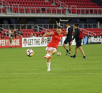 haley raso, sport, sport di squadra, palla, concorrenza, calcio, attrezzatura sportiva, movimento, giocando, erba, atleta, palla da calcio, stadio, lunghezza intera, uniforme sportiva, persone, gruppo di persone, calciando, attività, capi di abbigliamento, persone reali, partita - sport, adolescente, sforzo, 2K, CC0, dominio pubblico, privo di copyright