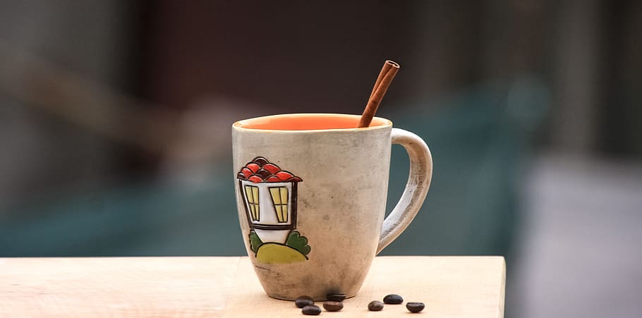 tassa, beure, cafè, taula, calenta, fusta, te, canyella, càlid, refresc, menjar i beguda, centrar-se en primer pla, tassa de cafè, primer pla, cap gent, beguda calenta, cafè - beguda, material de fusta, natura morta, frescor, menjar, ceràmica, equipament per a la llar, vidre, tassa de te, motiu floral, 2K