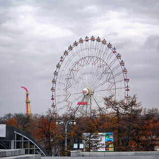 atração, grande, carrossel, círculo, circo, construção, entretenimento, ferris, Alto, Moscou, exterior, parque, vermelho, rodar, volta, céu, virar, Visão, roda, Sombrio, Parque de diversões, passeio de parque de diversões, roda gigante, nuvem - céu, cultura artística e entretenimento, arquitetura, estrutura construída, natureza, exterior do edifício, dia, árvore, ninguém, destinos de viagem, cidade, feirante, ao ar livre, forma, forma geométrica, , CC0, domínio público, royalty free