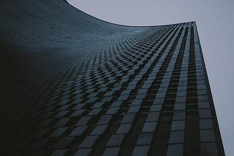 arquitectura, edifici, infraestructura, estructura, establiment, apartament, finestres, condomini, hotel, exterior de l'edifici, estructura construïda, vista d’angle baix, cel, ciutat, modern, alta - alta, exterior d’edifici d’oficines, oficina, cap gent, patró, gratacels, torre, naturalesa, cel clar, dia, a l'aire lliure, blau, 4K, CC0, domini públic, lliure de regalies