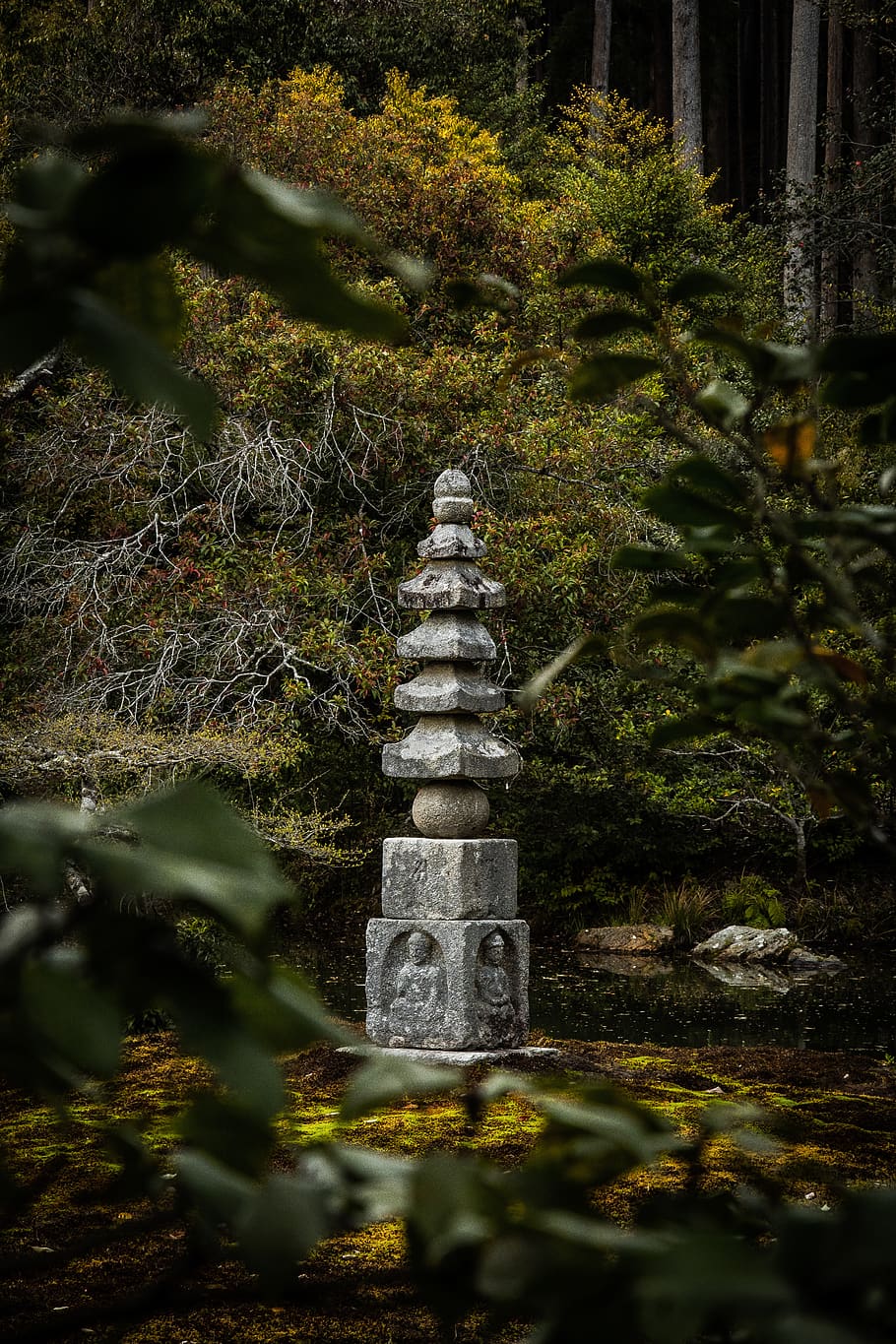 konkrete Statue, Pflanze, gebaute Struktur, Baum, die Architektur, Natur, Wachstum, keine Leute, Wasser, Tag, formaler Garten, Garten, solide, Ruhe, draußen, grüne Farbe, Gebäudehülle, Religion, Schönheit in der Natur, Gebäude, 4K