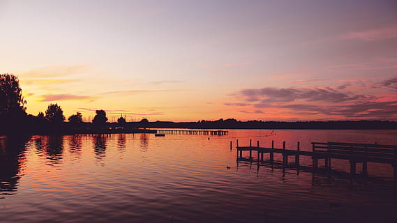 Silhouette Fotografie, Dock, Strand, Brücke, Wolken, Dämmerung, Abend, Anlegesteg, Landschaft, Ozean, Reflexion, Meer, seelandschaft, Himmel, Sonnenuntergang, Bäume, Wasser, Schönheit in der Natur, Szenen - Natur, wolke - himmel, ruhige Szene, Ruhe, orange Farbe, Silhouette, Natur, See, keine Leute, Baum, Pflanze, idyllisch, Nicht-städtische Szene, Ufergegend, draußen, 5K, CC0, gemeinfrei, lizenzfrei