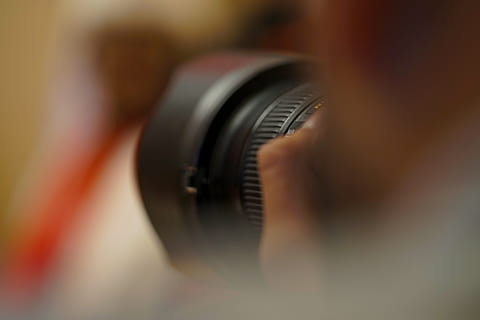 nikon, micro, tecnologia, macchina fotografica - attrezzatura fotografica, temi fotografici, avvicinamento, obiettivo - strumento ottico, messa a fuoco selettiva, lente - occhio, attrezzatura fotografica, singolo oggetto, in casa, attività, Camera digitale, nessuno, telecamera, Fotografare, cultura artistica e intrattenimento, fotocamera reflex, creatività, mirando, lusso, 5K, CC0, dominio pubblico, privo di copyright