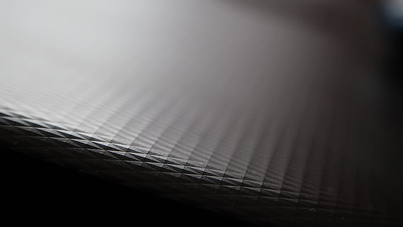 Muster, Oberfläche, Textur, Hintergrund, Struktur, Design, cool, abstrakt, grunge, die Architektur, Material, welligkeit, selektiver Fokus, Hintergründe, Nahansicht, Vollbild, keine Leute, texturiert, drinnen, Kunst, Kultur und Unterhaltung, kopieren sie platz, einzelnes Objekt, Feder, Stillleben, Fokus auf den Vordergrund, Maschendraht, Vignette, Natur, Tag, Metall, 4K, CC0, gemeinfrei, lizenzfrei