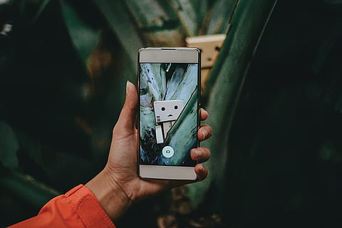 5d mark ii, Skov, Danbo, bedrift, teknologi, menneskelig hånd, hånd, fotografering temaer, en person, rigtige mennesker, smart telefon, mobiltelefon, tæt på, meddelelse, forbindelse, menneskelig kropsdel, kamera - fotografisk udstyr, personlige perspektiv, bærbar informationsenhed, trådløs teknologi, livsstil, aktivitet, fotografere, digitalt kamera, 4K, CC0, offentligt domæne, royaltyfrie