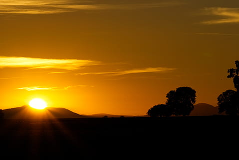 solnedgang, sol, lysstjerne, trær, natur, humør, himmel, landskap, skumring, skyer, Abendstimmung, romantisk, hvile, rød, kveld, oransje, belysning, etterglød, skjønnhet i naturen, naturskjønnhet - natur, silhouette, rolig scene, ro, oransje farge, sky - himmel, miljø, tre, ingen folk, idylliske, anlegg, gul, utendørs, ikke-urbane scene, sollys, 5K, CC0, offentlig domene, opphavsrett gratis