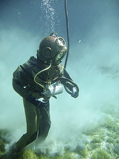 person, green, scuba, diving, suit, deep diving, deep diving gear, diver, diving gear, diving helmet, diving suit, protective, underwater, sea, undersea, scuba diving, water, aquatic sport, sport, nature, one person, adventure, exploration, swimming, diving equipment, animal wildlife, sea life, aqualung - diving equipment, underwater diving, animals in the wild, outdoors, marine, 2K