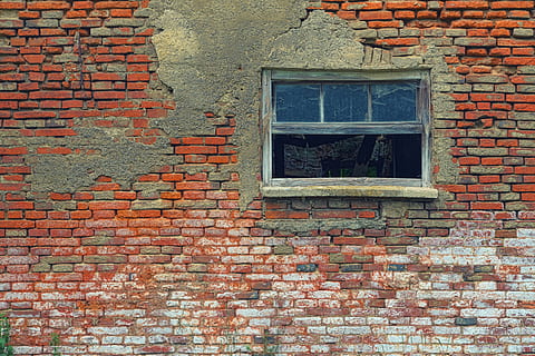 væg, mursten, struktur, vindue, glas, cement, baggrund, sten-, mønster, murværk, facade, Stenmur, muret, sten, natursten, overflade, gammel, forvitret, bygget struktur, arkitektur, bygning udvendig, murstens væg, murbygningsfunktion, ingen mennesker, dag, glas - materiale, bygning, rød, lav vinkel visning, udendørs, hus, boligområde, fuld ramme, vinduesramme, 5K, CC0, offentligt domæne, royaltyfrie