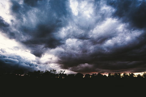 himmel, skyer, overskyet, storm, nat, mørk, aften, skumring, silhuet, skygge, sky - himmel, skønhed i naturen, scenics - natur, storm sky, natur, ingen mennesker, træ, rolig scene, dramatisk himmel, ro, miljø, udendørs, cloudscape, plante, tordenvejr, ildevarslende, magt i naturen, meteorologi, 4K, CC0, offentligt domæne, royaltyfrie