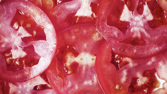 bakgrund, ljus, närbild, kall, skära, Skära ut, utsökt, diet, bantning, livsmedel, ze, färsk, nyligen, halv, hälsosam, ingrediens, naturlig, näring, organisk, mönster, mat och dryck, mat, äta nyttigt, frukt, röd, välbefinnande, friskhet, full ram, skiva, inget folk, utsäde, bakgrunder, tvärsnitt, inomhus, granatäpple, fortfarande liv, extrem närbild, tomat, mogen, 2K, CC0, offentligt domän, royaltyfria