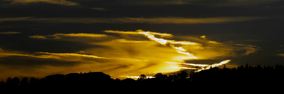 natur, himmel, solnedgang, skyer, aften, nat, stemning mystisk, banner, header, dramatisk, baggrund, struktur, sky - himmel, silhuet, storm, skønhed i naturen, dramatisk himmel, ingen mennesker, tordenvejr, mørk, advarselsskilt, udendørs, lyn, miljø, scenics - natur, vitalitet, arkitektur, magt i naturen, ildevarslende, 5K, CC0, offentligt domæne, royaltyfrie