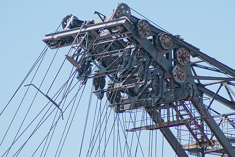 teknologi, digger, stål, maskine, gravemaskine, lav vinkel visning, himmel, metal, transportmidler, dag, natur, maskineri, industri, skyfri himmel, ingen mennesker, arkitektur, udendørs, byggebranchen, transportform, forbindelse, kabel, bygget struktur, nautiske fartøj, kran - entreprenørmaskiner, 2K, CC0, offentligt domæne, royaltyfrie
