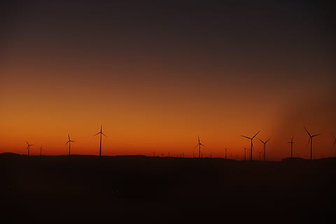 solnedgang, landskab, mørk, nat, vindmølle, energi, vind, brændstof og elproduktion, miljø, silhuet, vedvarende energi, vindkraft, alternativ energi, miljøbeskyttelse, turbine, himmel, jord, orange farve, natur, skønhed i naturen, teknologi, scenics - natur, kopiere plads, ikke-urbane scene, ingen mennesker, elektricitet, bæredygtige ressourcer, Strømforsyning, magt i naturen, ren, 4K, CC0, offentligt domæne, royaltyfrie