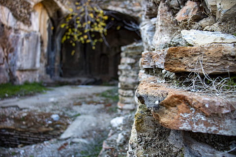 Höhle, alt, Struktur, die Architektur, Izmir, Sieben, Schläfer, Tourismus, historisch, Panorama, Perspektive, Gebäude, Stadt, modern, Frontlinie, Treppe, Deutschland, Konstruktion, msn buchstaben, Kirche, Datum, Turm, Stein, innere, solide, Rock, Rock - Objekt, keine Leute, Natur, Tag, Wasser, Bewegung, draußen, gebaute Struktur, fließend, Pflanze, Fokus auf den Vordergrund, fließendes Wasser, nass, Nahansicht, Schönheit in der Natur, Gebäudehülle, 5K, CC0, gemeinfrei, lizenzfrei
