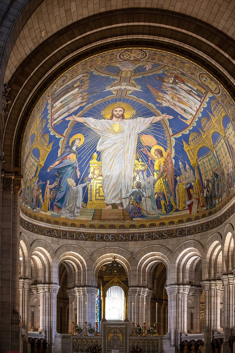 dins de l’estructura de la catedral, arquitectura, edifici, Església, altar, paris, França, absis, basílica del sacre coeur, arc, catedral, adoració, mosaic, persona, humà, àngel, celestial, francès, jesús, basílica, alterar, estructura construïda, lloc de culte, religió, creença, a l'interior, espiritualitat, destinacions de viatge, vista d’angle baix, sostre, art i artesania, mural, cap gent, columna arquitectònica, fresc, ornamentat, vidre, 5K