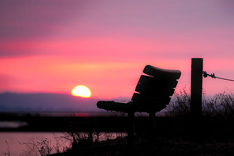 buit, banc, vespre, retroil·luminat, bonic, núvols, alba, tarda, hdr, paisatge, llum, naturalesa, reflexions, relaxació, mar, solitud, sol, sortida del sol, posta de sol, aigua, cel, silueta, escena tranquil·la, tranquil·litat, bellesa a la natura, cap gent, escenics - natura, a l'aire lliure, idíl·lic, color taronja, núvol - cel, escena no urbana, medi ambient, camp, seient, 1080P, CC0, domini públic, lliure de regalies