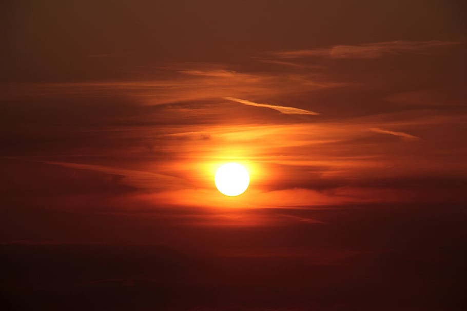 orange, sol, solnedgang, lyse, skyer, daggry, lys, natur, himmel, solopgang, sky - himmel, skønhed i naturen, sollys, orange farve, dramatisk himmel, ro, scenics - natur, rolig scene, ingen mennesker, cirkel, gul, idyllisk, ærefrygt, geometrisk form, plads, atmosfære, udendørs, Stærkt oplyst, romantisk himmel, formørkelse, 5K
