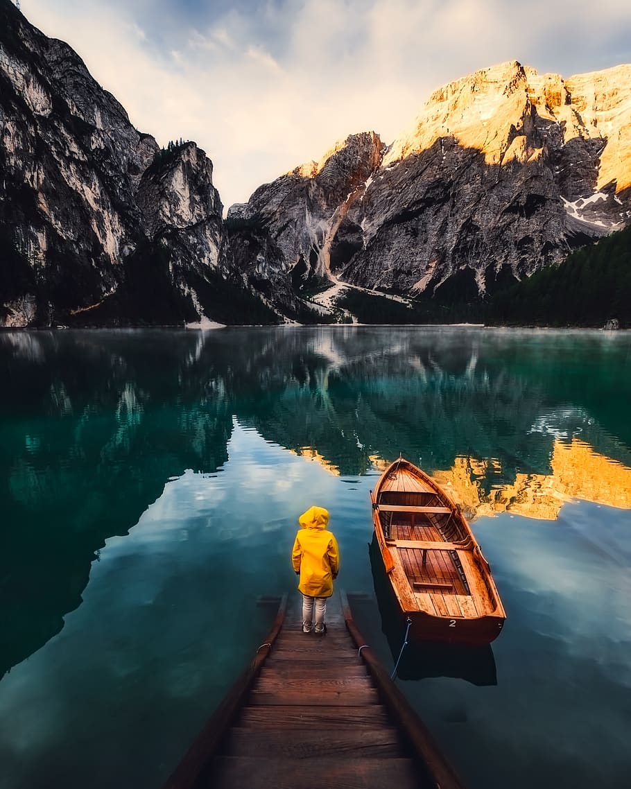 person, standing, dock, beside, boat, water, back view, canoe, clouds, idyllic, mountains, nature, pier, reflection, scenic, tranquil, mountain, beauty in nature, lake, scenics - nature, sky, mountain range, cloud - sky, real people, tranquil scene, non-urban scene, tranquility, nautical vessel, leisure activity, day, outdoors, 1080P