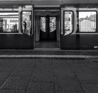 tren, estació de tren, transport, terminal, vehicle, humà, persona, sòls, pis, metro, blanc, subterrani, ubahn, s bahn, Berlín, Alemanya, negre, porta, roba, transport públic, arquitectura, finestra, transport per ferrocarril, ciutat, cap gent, manera de transport, dia, a l'aire lliure, estació de ferrocarril, estructura construïda, vidre - material, exterior de l'edifici, sendera, entrada, carrer, tren - vehicle, plataforma d’estació de ferrocarril, sòl de rajoles, tren de metro, 2K, CC0, domini públic, lliure de regalies