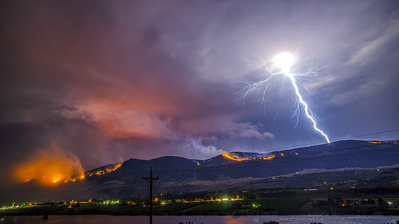 lynnedslag, skyer, mørk, mørke skyer, aften, ild, horisont, landskab, lyn, bjerge, natur, nat, himmel, solnedgang, bjerg, magt i naturen, miljø, advarselsskilt, storm, meddelelse, skønhed i naturen, skilt, sky - himmel, røg - fysisk struktur, strøm, belyst, ulykker og katastrofer, ingen mennesker, brænding, udendørs, 4K, CC0, offentligt domæne, royaltyfrie