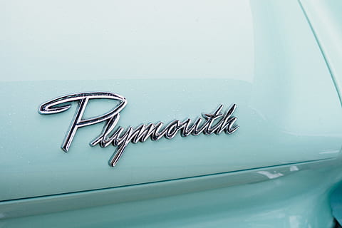 Plymouth, blanco, vendimia, automóvil, marca, coche, Modelo de auto, cromo, limpiar, diseño, emblema, vidriado, lujo, brillante, acero, tecnología, viaje, vehículo, metal, adentro, nadie, naturaleza muerta, de cerca, acortar, grupo de objetos, azul, foto de estudio, equipo dental, salud dental, clip de papel, higiene, comunicación, oficina, escritura occidental, mesa, gancho, equipo doméstico, texto, color plateado, bandeja, equipo quirurgico, 5K, CC0, dominio público, libre de derechos