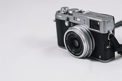 negre, càmera de cinema de plata, analògic, obertura, càmera, clàssic, equipament, iso, lent, manual, pel·lícula, obsoleta, òptica, fotografia, telèfons, retro, obturador, espurna, teleobjectiu, visor, vintage, zoom, tir de l'estudi, tecnologia, temes de fotografia, sol objecte, a l'interior, càmera - equip fotogràfic, estil retro, equip fotogràfic, cap gent, natura morta, primer pla, còpia espai, lent - instrument òptic, color negre, tallar, gris, fons blanc, fons gris, antiguitat, càmera digital, luxe, càmera slr, color plata, 5K, CC0, domini públic, lliure de regalies