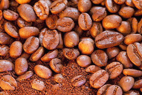 Nahansicht, Cafe, natürlich, Kaffee, braun, Aroma, Getränk, Geschmack, brechen, Morgen, geröstet, Energie, zerquetscht, Textur, Samen, schließen, Körner, gebraut, Hintergrund, Ernährung, Muster, Lebensmittel, Komponente, Bohnen, Stimulans, Essen und Trinken, große gruppe von gegenständen, Vollbild, Hintergründe, Frische, Fülle, keine Leute, gesundes Essen, Stillleben, Kaffee trinken, geröstete Kaffeebohne, Wohlbefinden, drinnen, Nuss, Süßes Essen, Snack, Versuchung, 4K, CC0, gemeinfrei, lizenzfrei