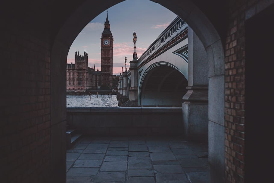 arquitectura, edifici, infraestructura, Londres, viatjar, referència, big ben, pont, aigua, estructura construïda, arc, exterior de l'edifici, història, el passat, destinacions de viatge, cap gent, cel, torre, dia, turisme, ciutat, paret, riu, a l'aire lliure, maó, arquejat, 2K