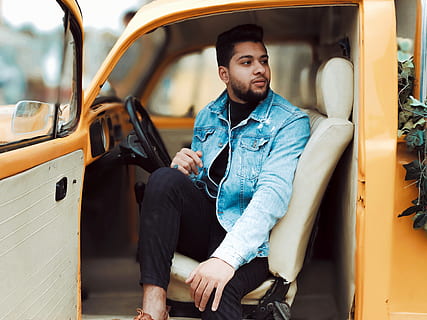 homens, azul, botão denim, Jaqueta, automóvel, fundo desfocado, carro, interior do carro, fechar-se, painel de controle, luz do dia, desenhar, motorista, pêlos faciais, moda, mãos, interior, homem, pessoa, assento, volante, sistema de transporte, urbano, veículo, Fusca volkswagen, vestem, pára-brisa, amarelo, jovem, uma pessoa, modo de transporte, transporte, adulto jovem, homens jovens, roupa casual, sentado, veículo motorizado, atividade de lazer, adulto, retrato, barba, comprimento de três quartos, olhando para longe, estilos de vida, hipster - pessoa, 4K, CC0, domínio público, royalty free