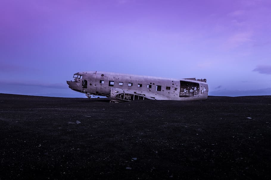 avió, xoc, danys, naufragis, porpra, cel, núvols, vespre, tarda, nit, manera de transport, transport, espatllat, abandonat, naturalesa, vehicle aeri, aixafar, obsoleta, història, terra, accidents i desastres, viatjar, cap gent, arruïnat, el passat, dia, arquitectura, deteriorament, 2K