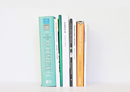 mehrere, sortiert, häufen, Bücher, Buch, Möbel, Tischplatte, Regal, Bücherregal, Bibel, hingebungsvoll, Renee Fisher, Zimmer, drinnen, Bibliothek, Aktenordner, Roman, Datei, Holz, Sperrholz, Schublade, Radiergummi, weißer Hintergrund, Studioaufnahme, Nummer, Thermometer, Messinstrument, keine Leute, Nahansicht, Richtigkeit, einzelnes Objekt, ausgeschnitten, Stillleben, Lineal, Bildung, kopieren sie platz, Geschäft, Finanzen, Temperatur, Text, Maßband, Wirtschaft, 2K, CC0, gemeinfrei, lizenzfrei